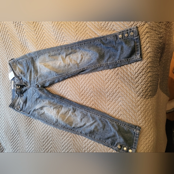 Guess - Picture 1 of 3